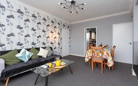 Spacious 3Db -15 Minutes From City Centre